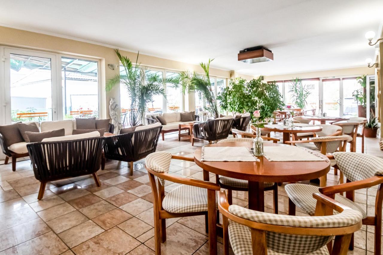 Hotel Squash Centrum Прьевидза Экстерьер фото