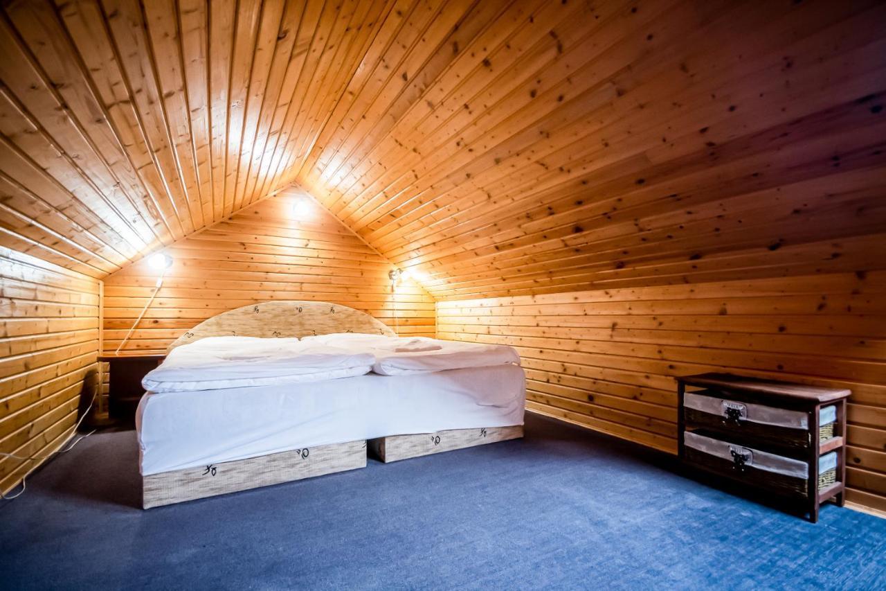 Hotel Squash Centrum Прьевидза Экстерьер фото