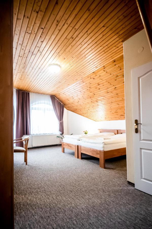 Hotel Squash Centrum Прьевидза Экстерьер фото