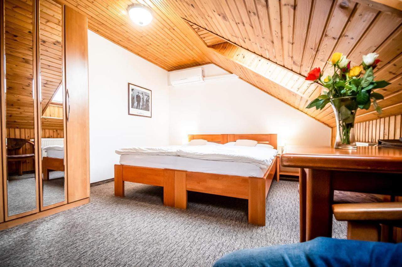 Hotel Squash Centrum Прьевидза Экстерьер фото