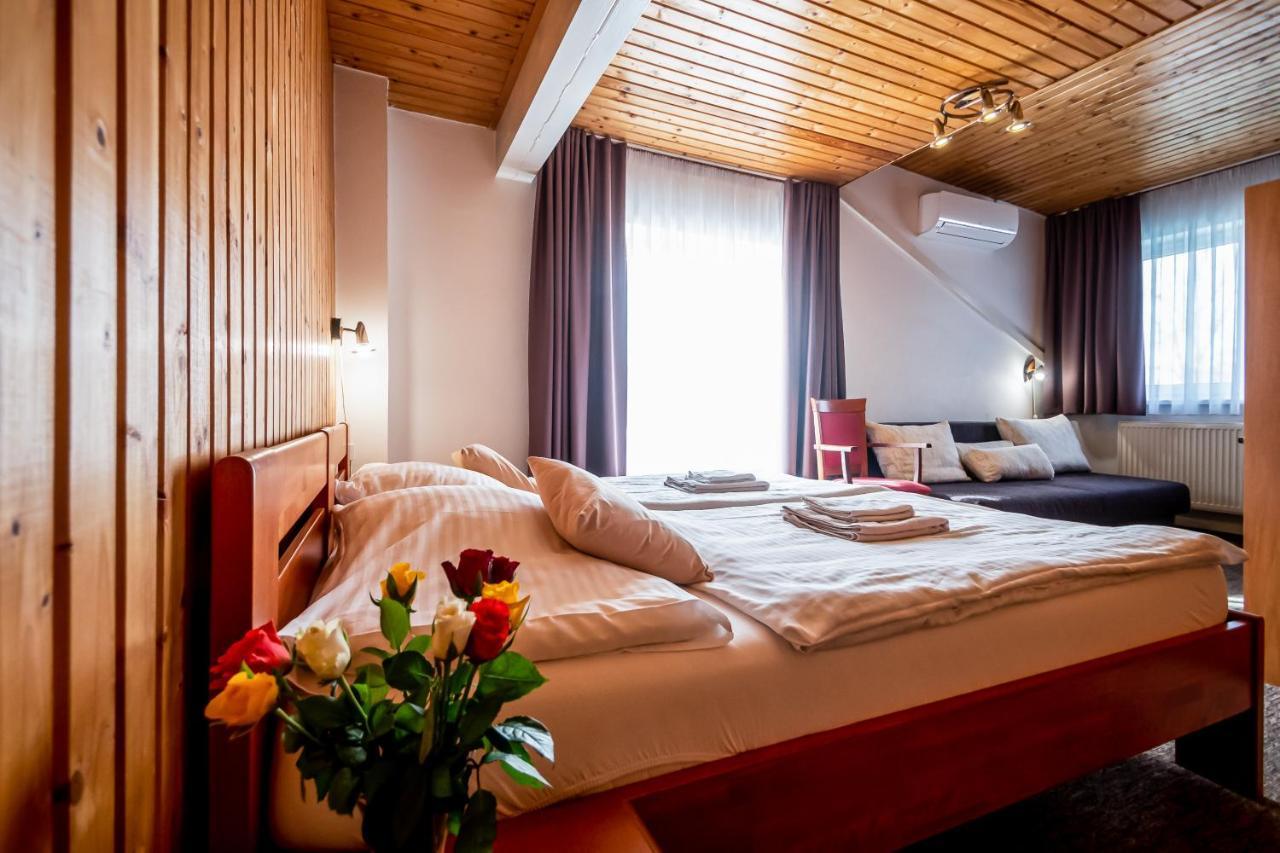 Hotel Squash Centrum Прьевидза Экстерьер фото