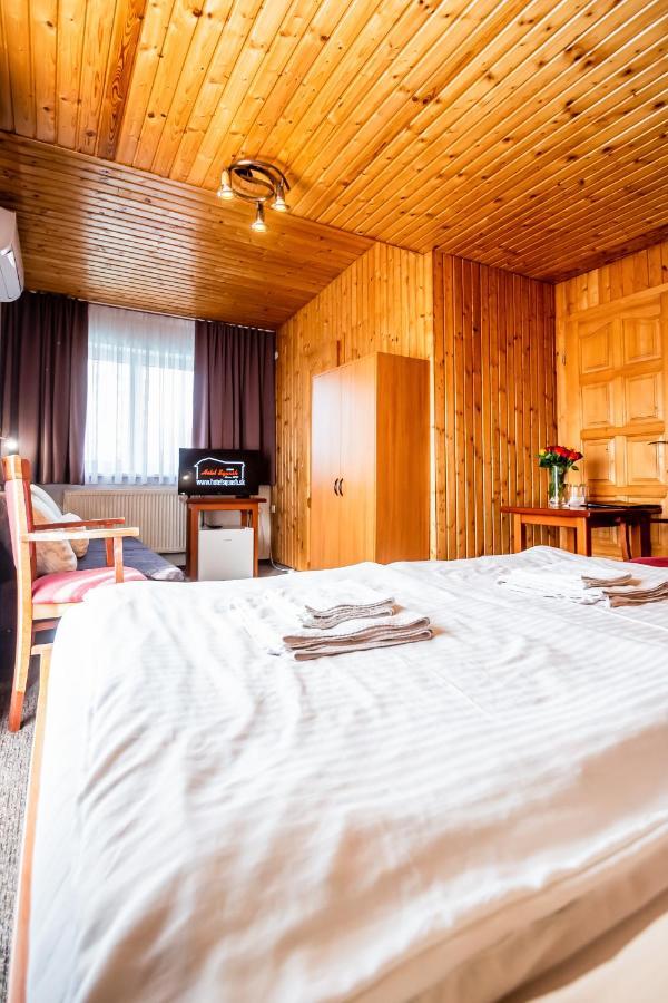 Hotel Squash Centrum Прьевидза Экстерьер фото