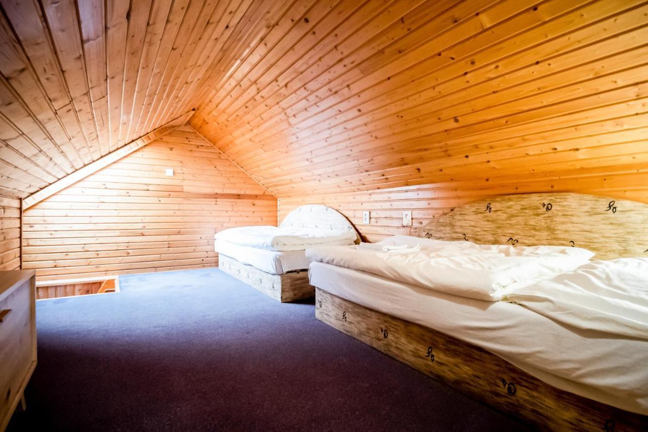 Hotel Squash Centrum Прьевидза Экстерьер фото