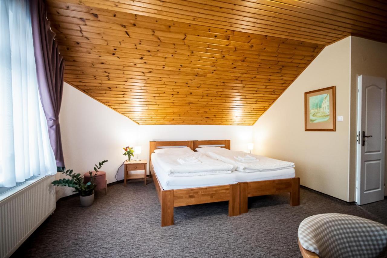 Hotel Squash Centrum Прьевидза Экстерьер фото