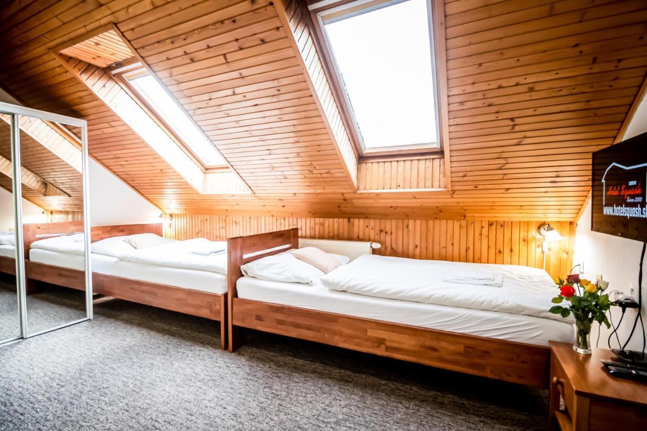 Hotel Squash Centrum Прьевидза Экстерьер фото