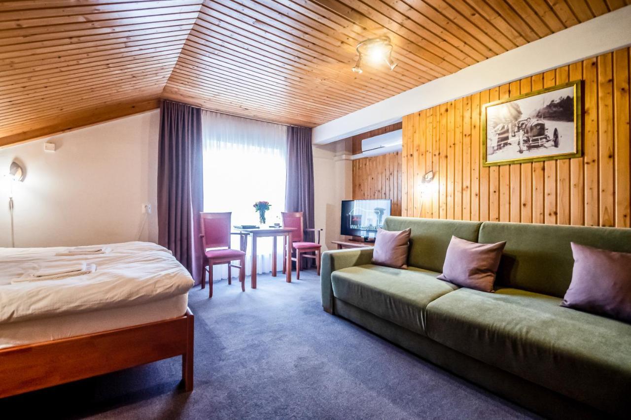 Hotel Squash Centrum Прьевидза Экстерьер фото
