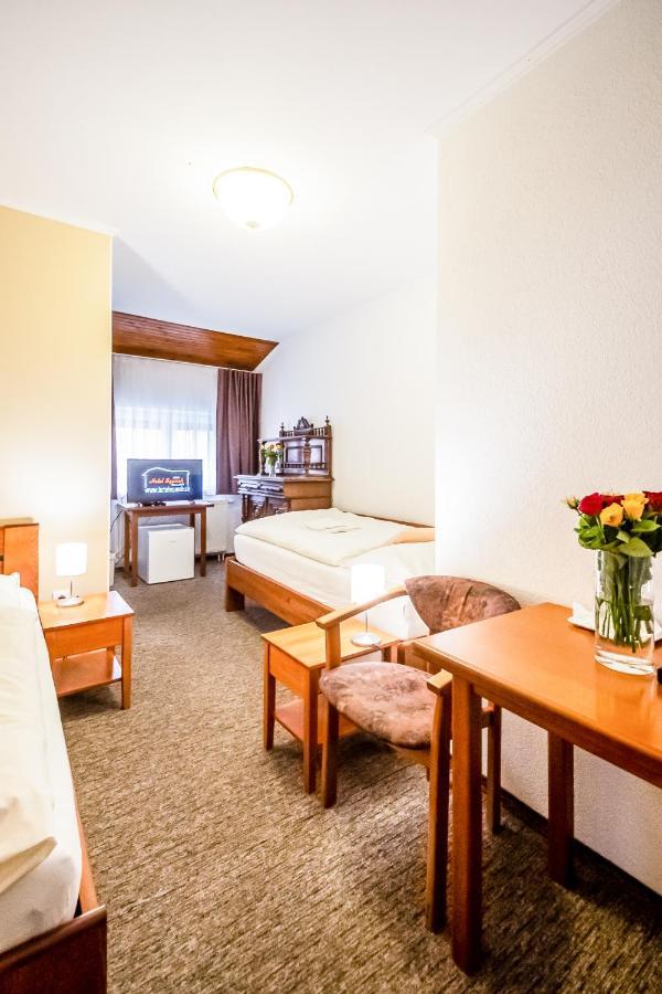Hotel Squash Centrum Прьевидза Экстерьер фото