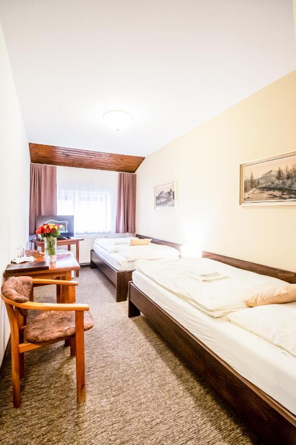 Hotel Squash Centrum Прьевидза Экстерьер фото