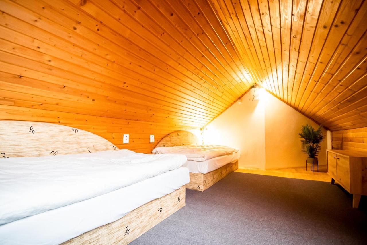 Hotel Squash Centrum Прьевидза Экстерьер фото