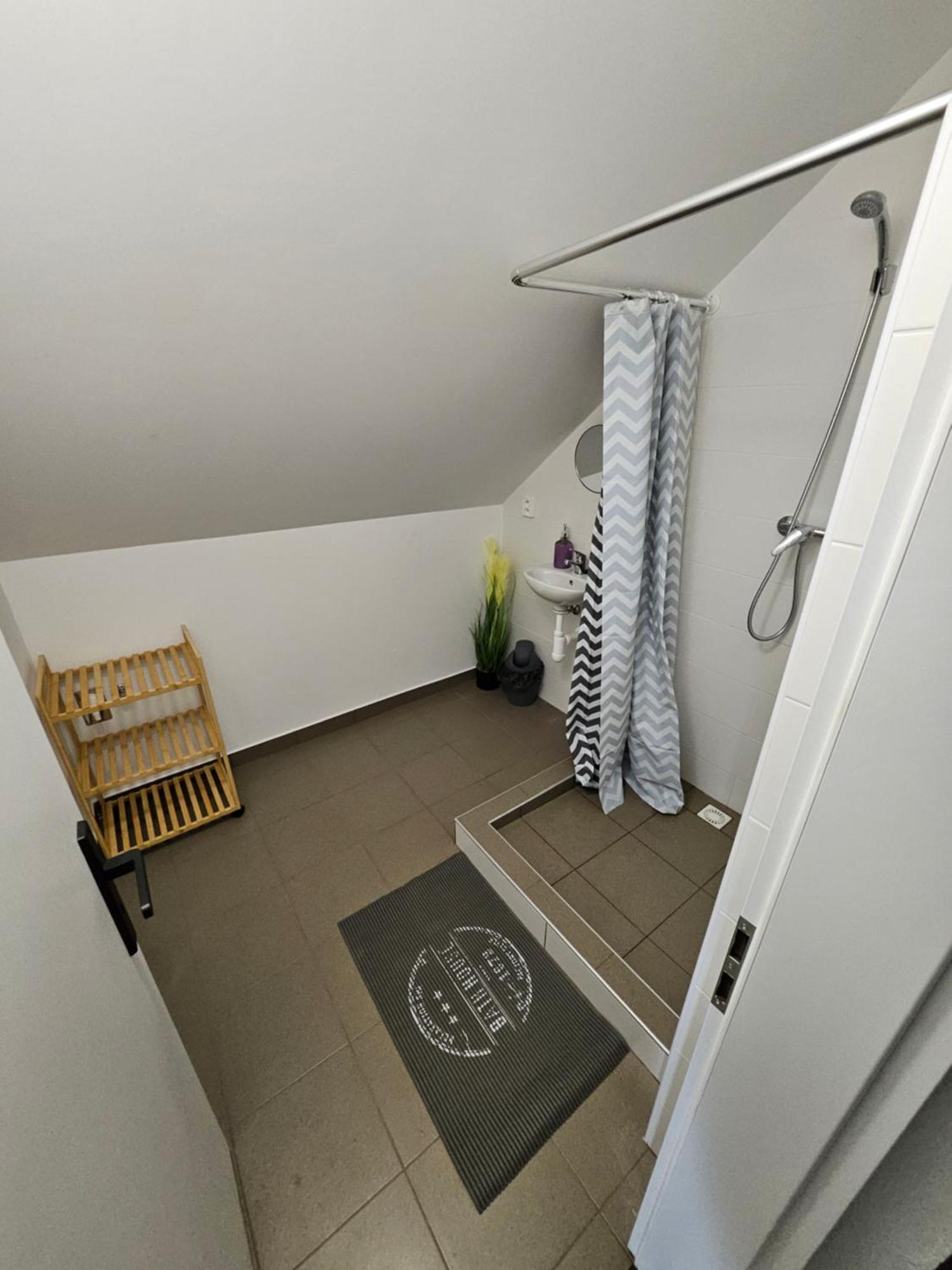 Hotel Squash Centrum Прьевидза Номер фото