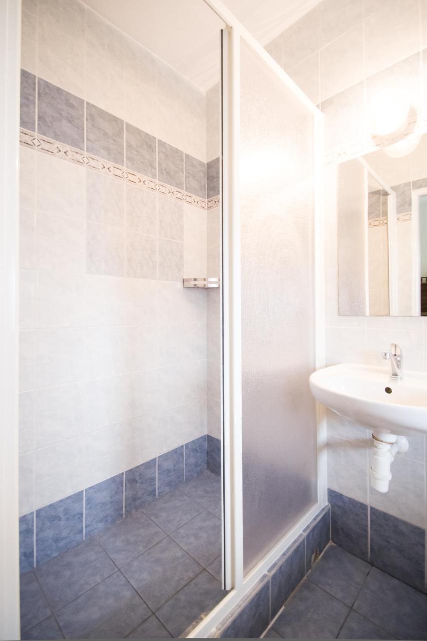 Hotel Squash Centrum Прьевидза Экстерьер фото